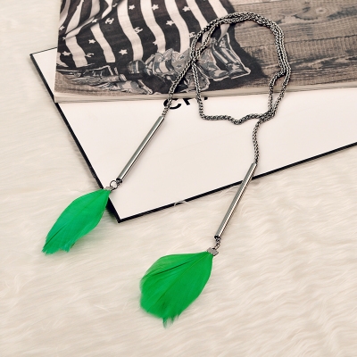 Висящи колиета за стилни дами в различни форми. 