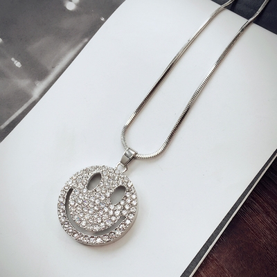 Висящи колиета за стилни дами в различни форми. 