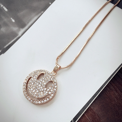 Висящи колиета за стилни дами в различни форми. 