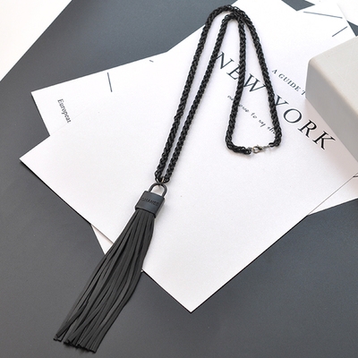 Висящи колиета за стилни дами в различни форми. 