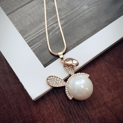 Висящи колиета за стилни дами в различни форми. 