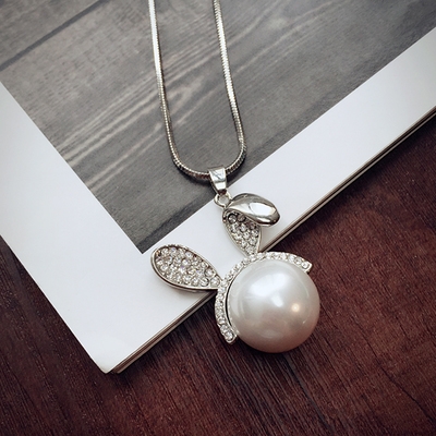 Висящи колиета за стилни дами в различни форми. 