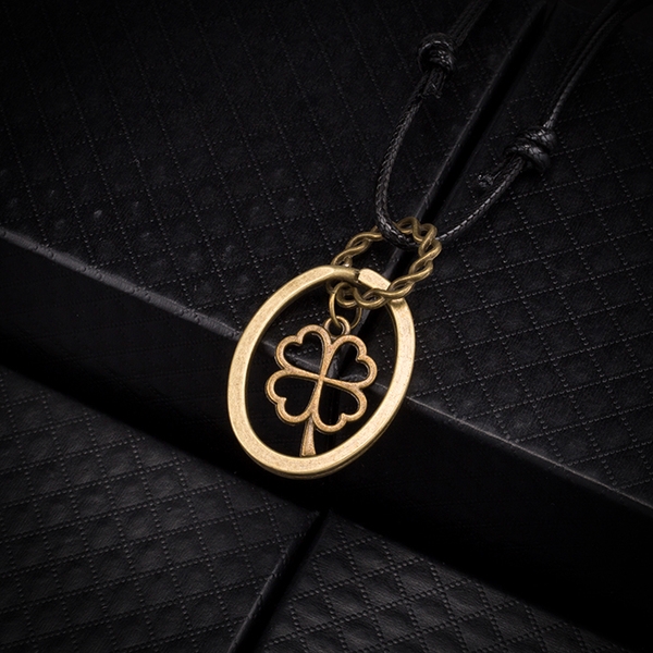 Спортно-елегантни колиета с  разнообразни видове. 