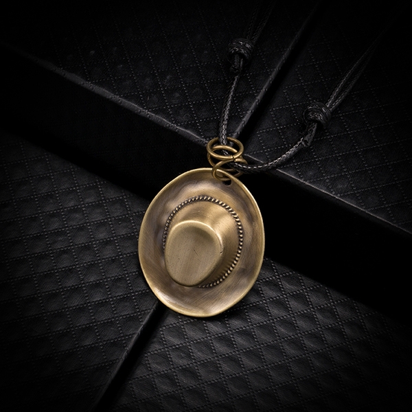 Спортно-елегантни колиета с  разнообразни видове. 