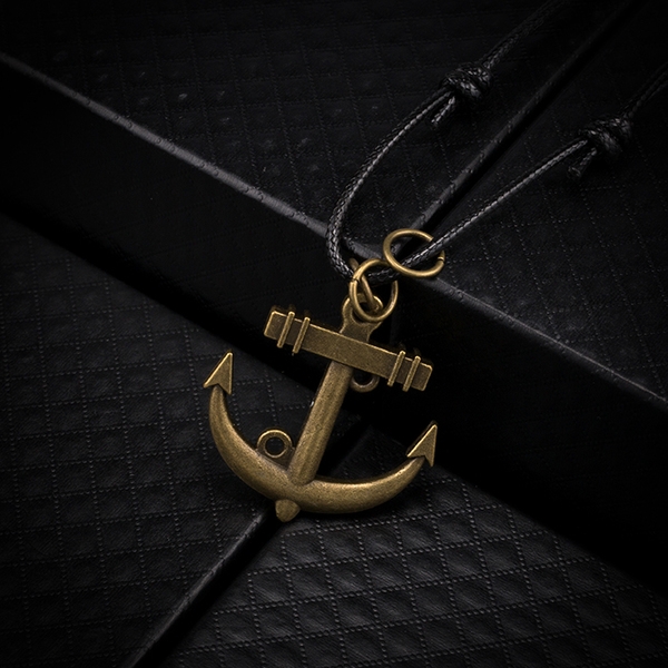 Спортно-елегантни колиета с  разнообразни видове. 