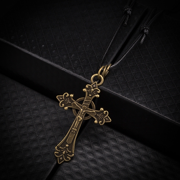 Спортно-елегантни колиета с  разнообразни видове. 