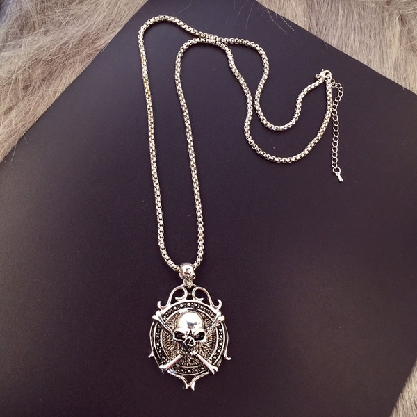 Мъжки колиета със сребърно покритие в различни форми. 