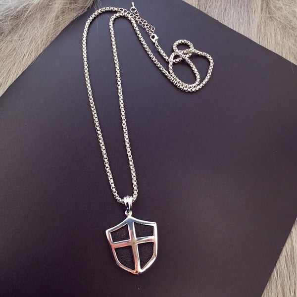 Мъжки колиета със сребърно покритие в различни форми. 