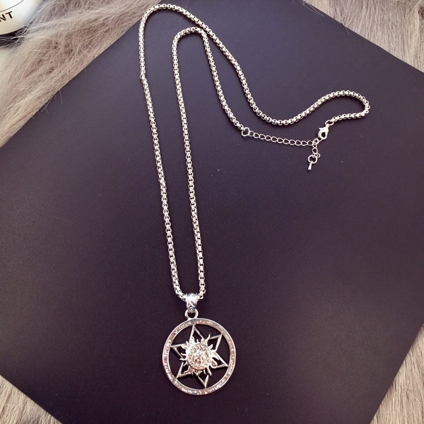 Мъжки колиета със сребърно покритие в различни форми. 