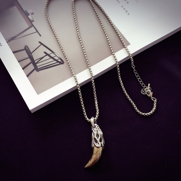 Мъжки колиета със сребърно покритие в различни форми. 