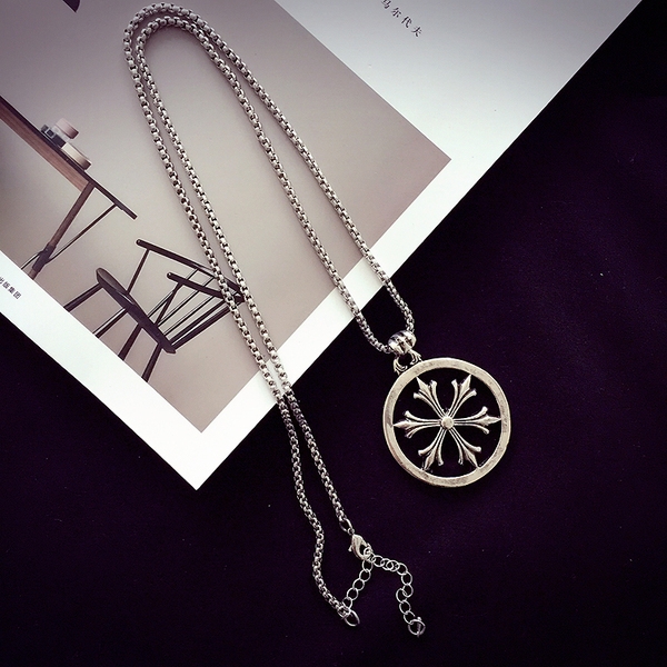 Мъжки колиета със сребърно покритие в различни форми. 