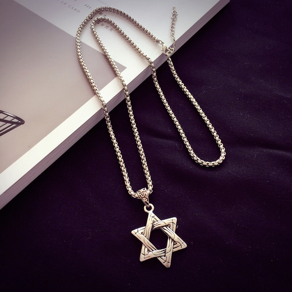 Мъжки колиета със сребърно покритие в различни форми. 