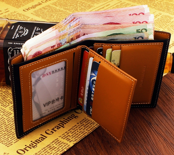 Стилни мъжки портфейли в тъмно и светло кафяв цвят. 