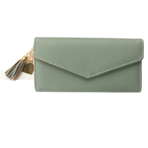 Дамски портфейли в пет свежи цвята с висящ аксесоар. 