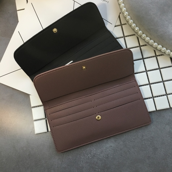 Елегантни дамски портфейли в пет цвята с много раздели. 