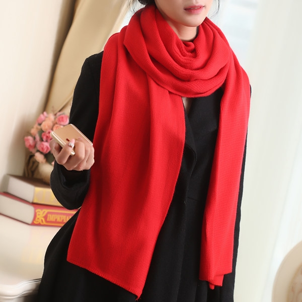 Обемен зимен шал в 13 свежи цвята. 