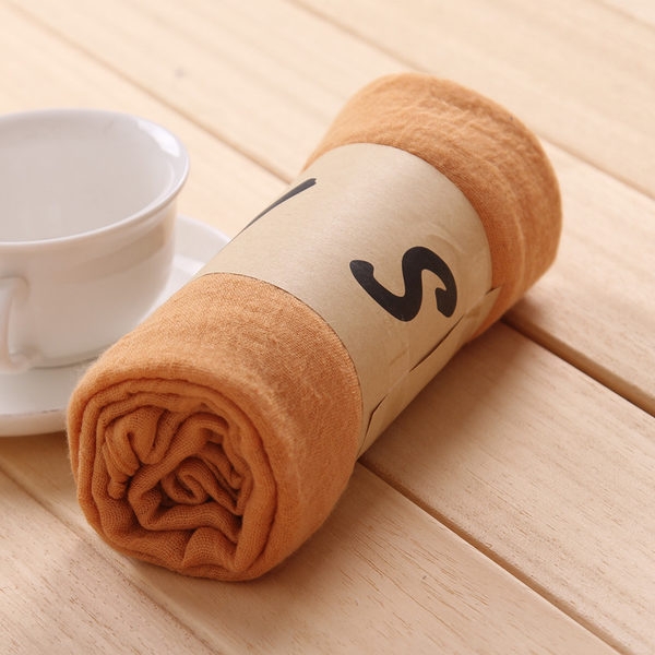 Свежи женски шалчета в разнообразни цветове. 