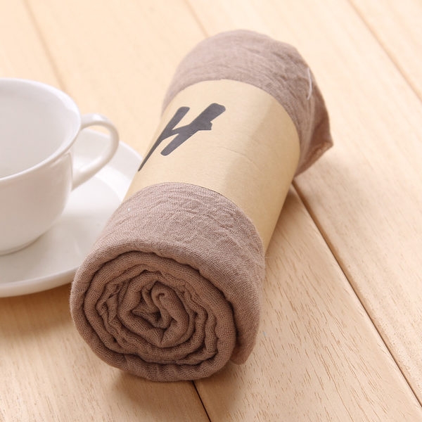 Свежи женски шалчета в разнообразни цветове. 