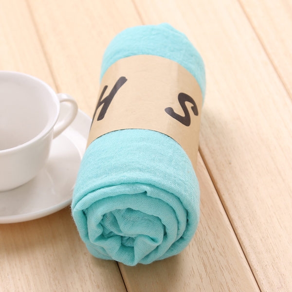 Свежи женски шалчета в разнообразни цветове. 