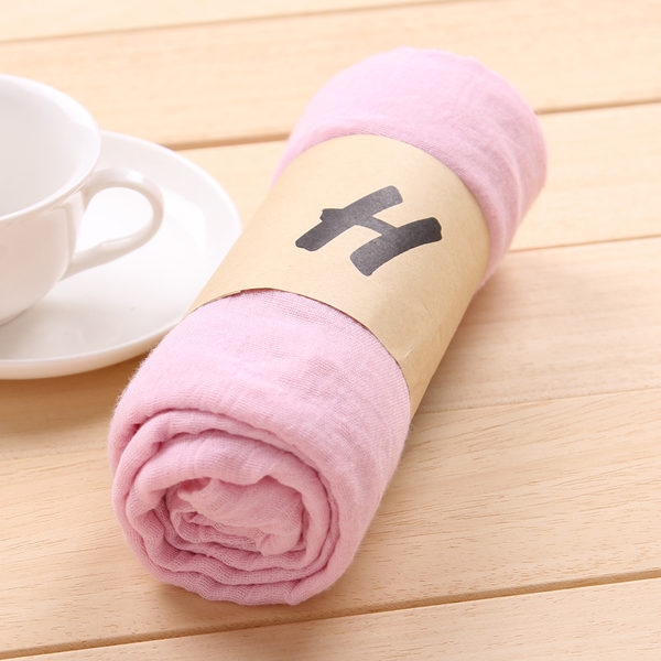 Свежи женски шалчета в разнообразни цветове. 