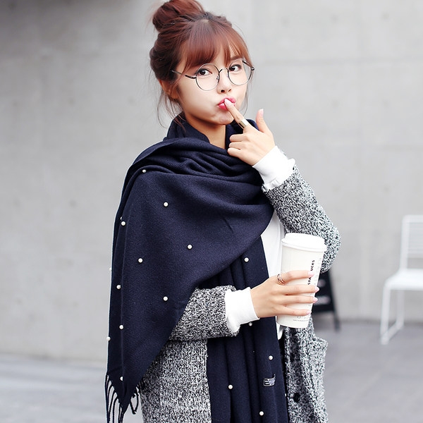 Елегантни дамски шалове с нежни перлички в много цветове. 