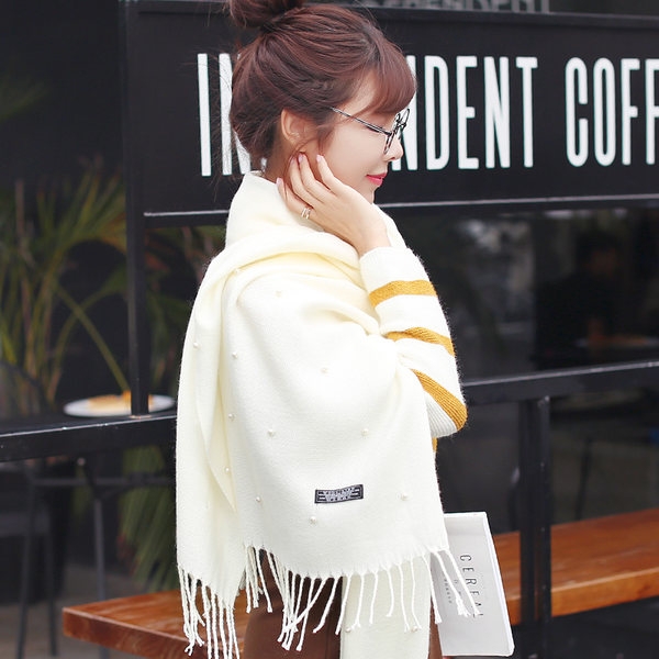 Елегантни дамски шалове с нежни перлички в много цветове. 