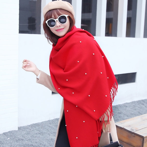 Елегантни дамски шалове с нежни перлички в много цветове. 