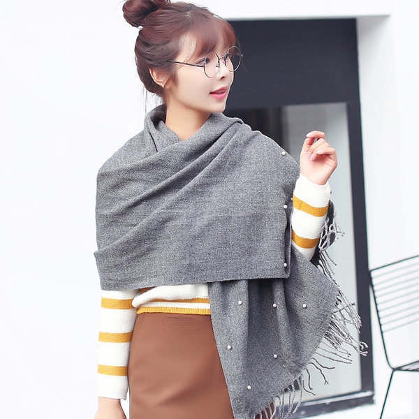 Елегантни дамски шалове с нежни перлички в много цветове. 