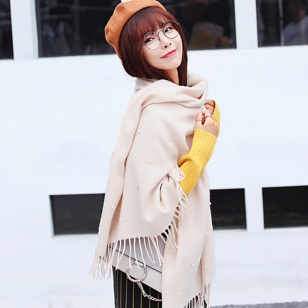 Елегантни дамски шалове с нежни перлички в много цветове. 