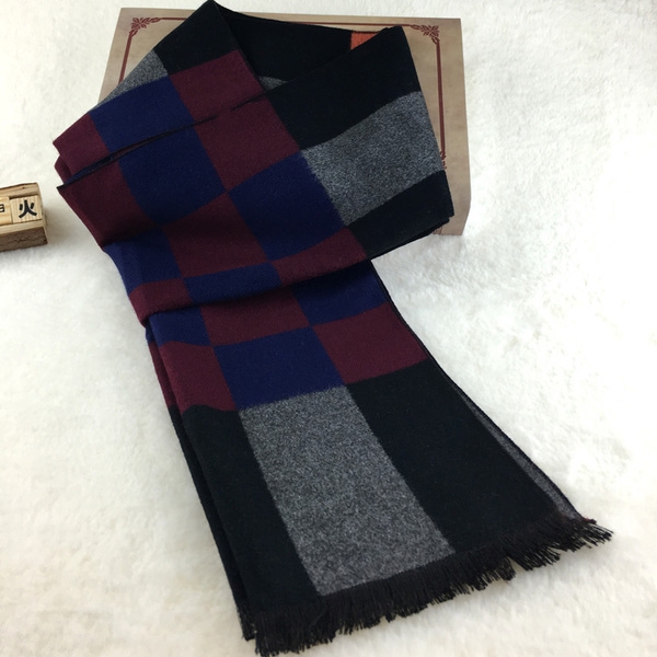 Елегантни мъжки шалове в различни цветови десени. 