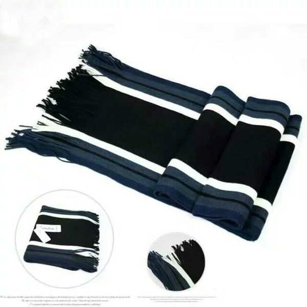 Модерни мъжки шалове с бели ивици в разнообразни зимни цветове. 