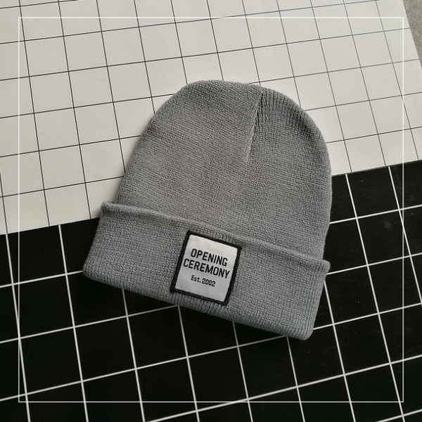 καπέλα Αθλητικά για τις γυναίκες με διαφορετικά σχέδια και χρώματα.