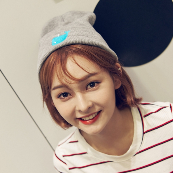 καπέλα Αθλητικά για τις γυναίκες με διαφορετικά σχέδια και χρώματα.