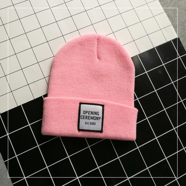 καπέλα Αθλητικά για τις γυναίκες με διαφορετικά σχέδια και χρώματα.