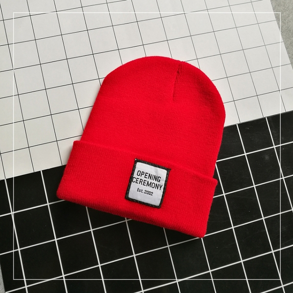 καπέλα Αθλητικά για τις γυναίκες με διαφορετικά σχέδια και χρώματα.