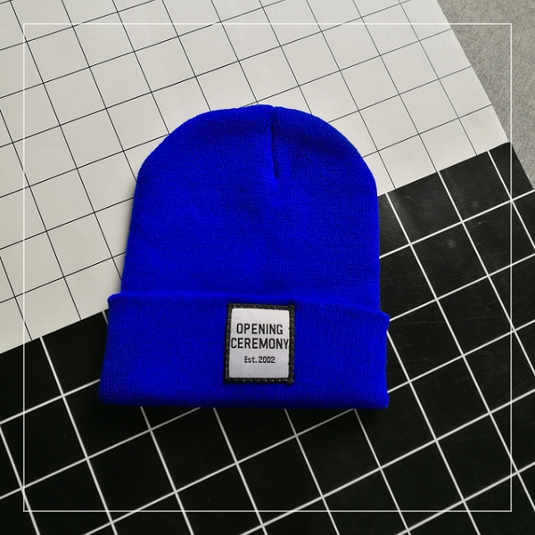 καπέλα Αθλητικά για τις γυναίκες με διαφορετικά σχέδια και χρώματα.