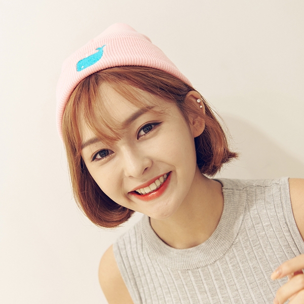 καπέλα Αθλητικά για τις γυναίκες με διαφορετικά σχέδια και χρώματα.