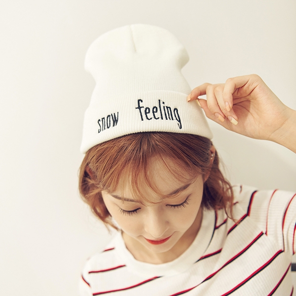 καπέλα Αθλητικά για τις γυναίκες με διαφορετικά σχέδια και χρώματα.