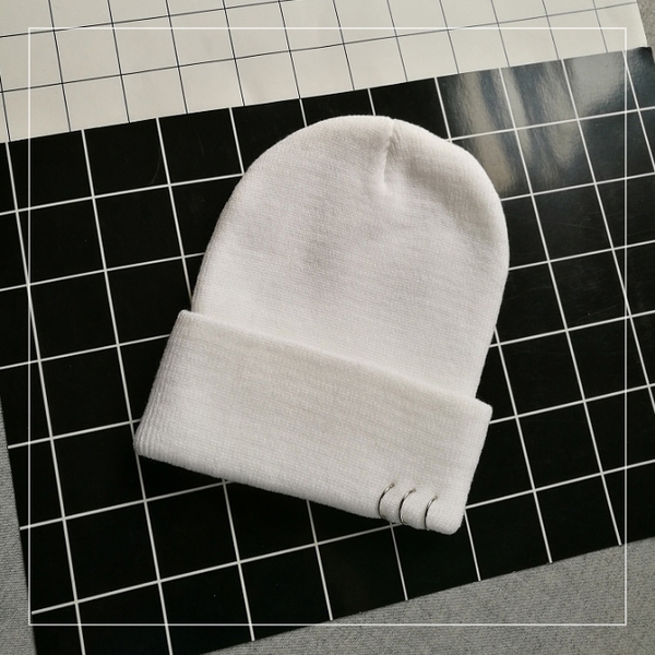 καπέλα Αθλητικά για τις γυναίκες με διαφορετικά σχέδια και χρώματα.