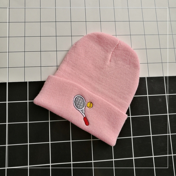 καπέλα Αθλητικά για τις γυναίκες με διαφορετικά σχέδια και χρώματα.