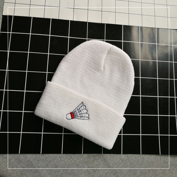 καπέλα Αθλητικά για τις γυναίκες με διαφορετικά σχέδια και χρώματα.