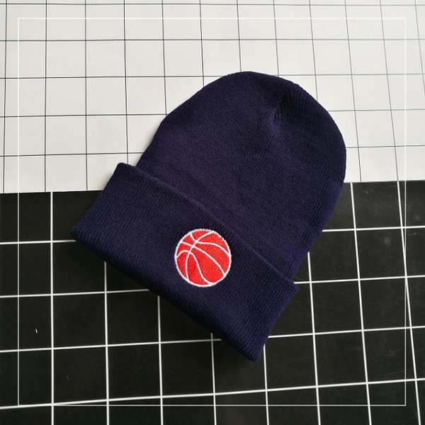 καπέλα Αθλητικά για τις γυναίκες με διαφορετικά σχέδια και χρώματα.