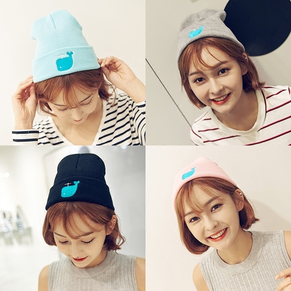 καπέλα Αθλητικά για τις γυναίκες με διαφορετικά σχέδια και χρώματα.