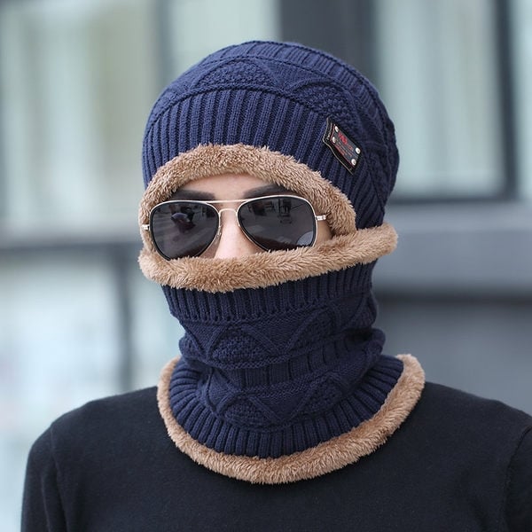 καπέλο Χειμώνας του ανθρώπου σε πολλά χρώματα και διαφορετικά σχήματα.