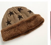 καπέλο Χειμώνας του ανθρώπου σε πολλά χρώματα και διαφορετικά σχήματα.