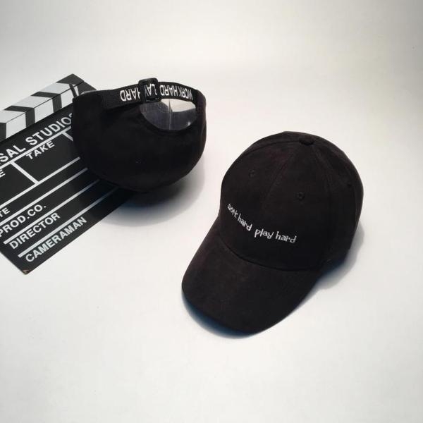 Спортни мъжки шапки с козирка и надпис. 