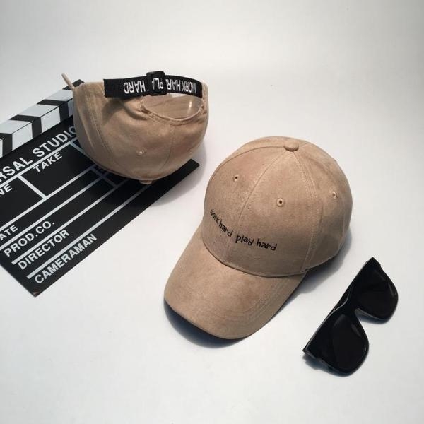 Спортни мъжки шапки с козирка и надпис. 