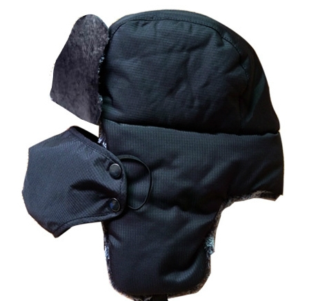 Зимна шапка за мъже и жени подходяща за ски е различни цветове. 