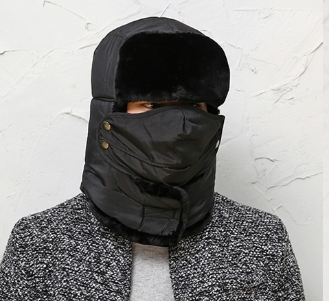 Зимна шапка за мъже и жени подходяща за ски е различни цветове. 