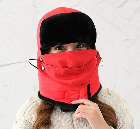 Зимна шапка за мъже и жени подходяща за ски е различни цветове. 